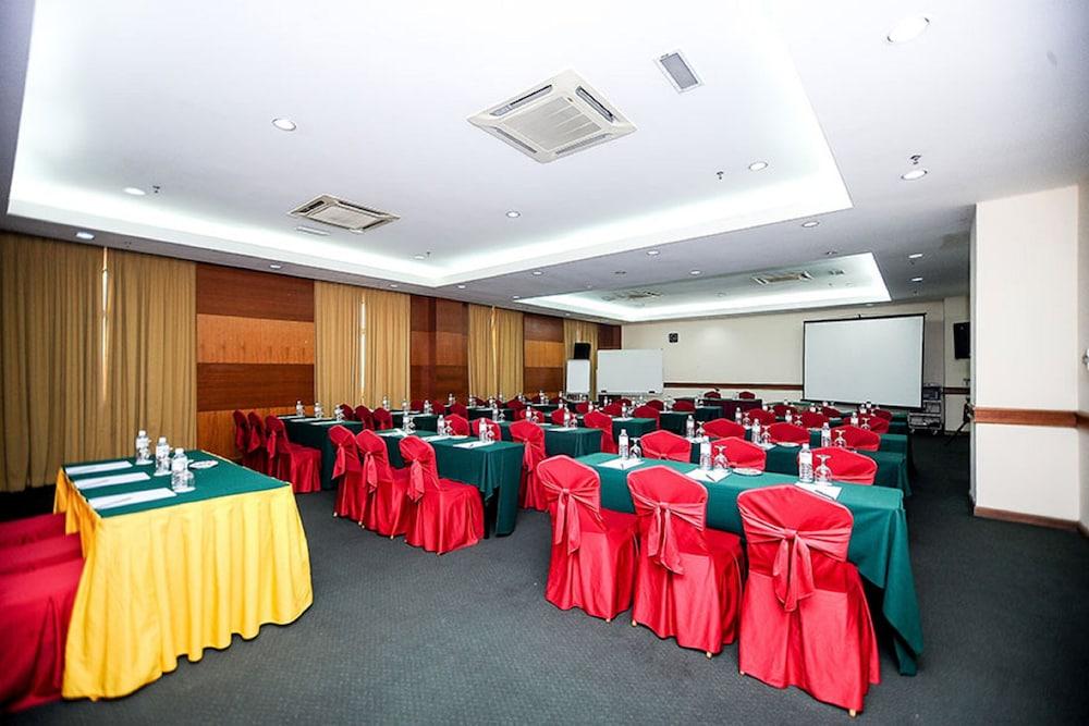 Empress Hotel Sepang Zewnętrze zdjęcie